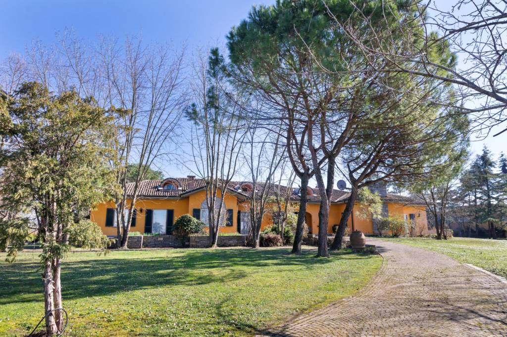 Villa in vendita a Pinarolo Po via Casone