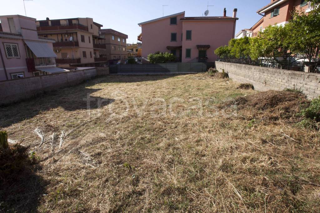 Terreno Residenziale in vendita a Roma via Eugenio Cisterna, 76