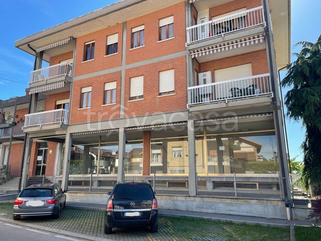 Negozio in affitto a Cambiano via Cesare Battisti, 26