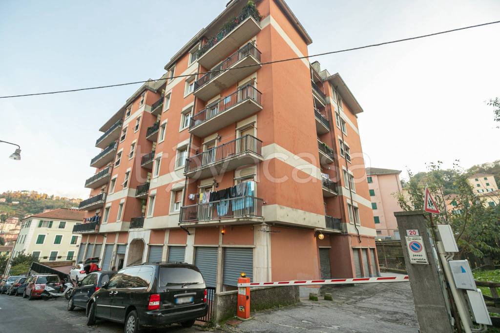 Garage in vendita a Genova via Coni Zugna