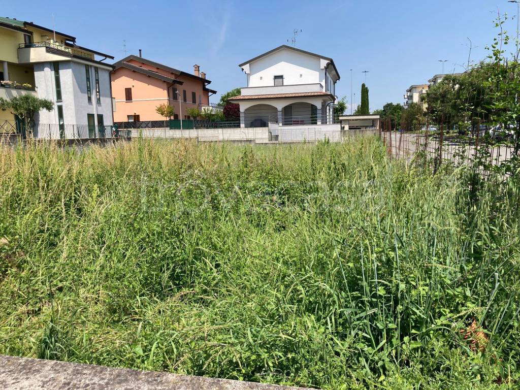 Terreno Residenziale in vendita a Romano di Lombardia via degli Astri