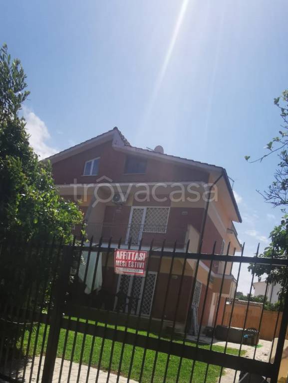 Villa Bifamiliare in affitto a Fiumicino viale Viareggio, 252