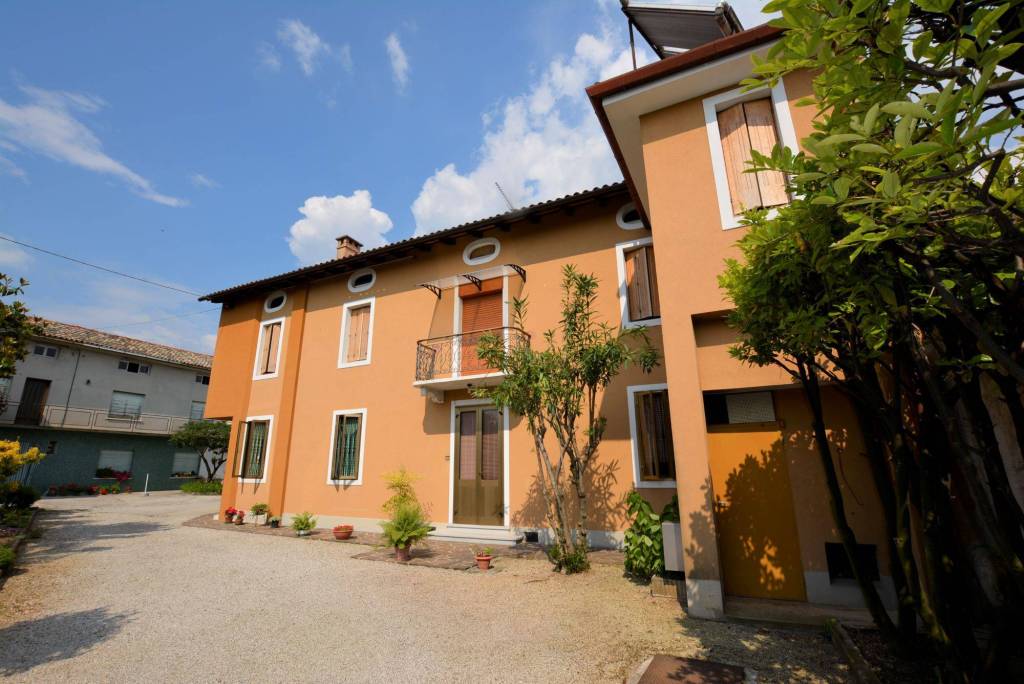 Villa in vendita a Dignano via Rodeano