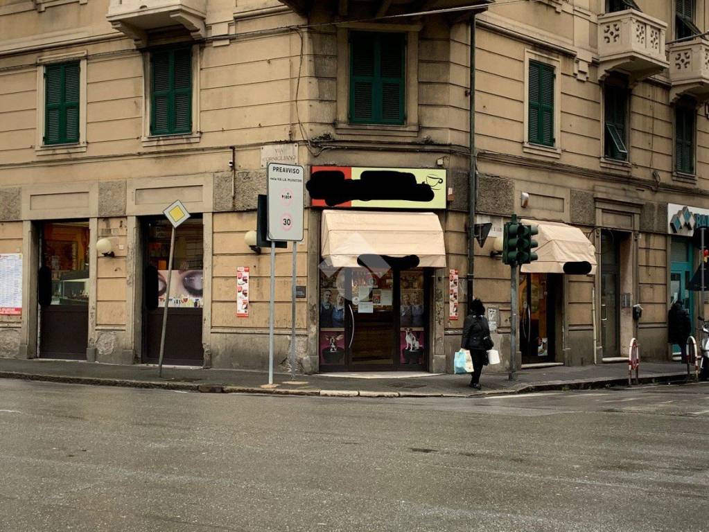 Negozio in vendita a Genova via Cornigliano, 92