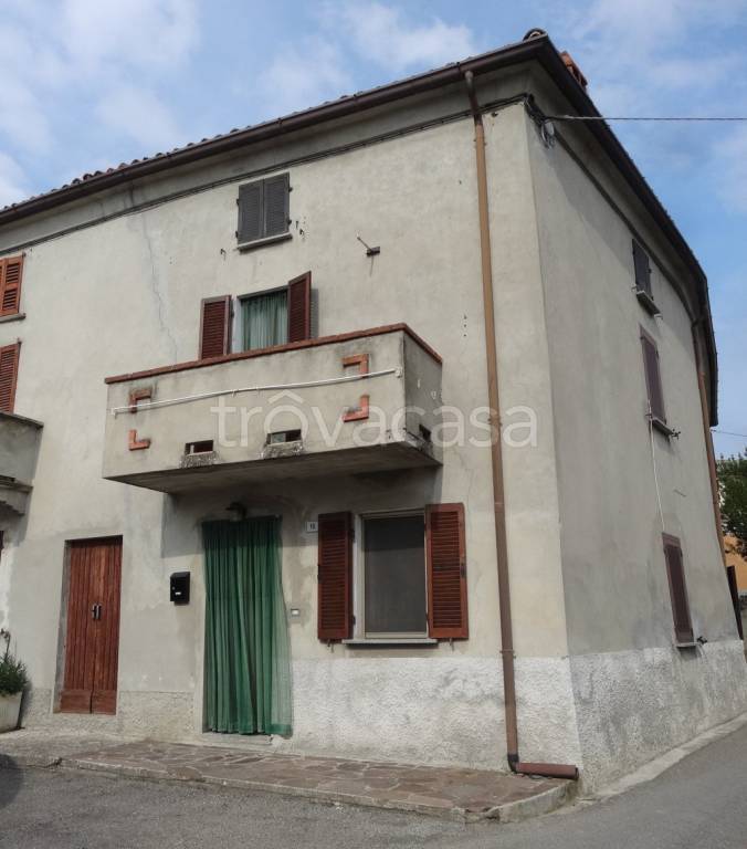 Casa Indipendente in vendita a Montecalvo Versiggia bagarello, 14