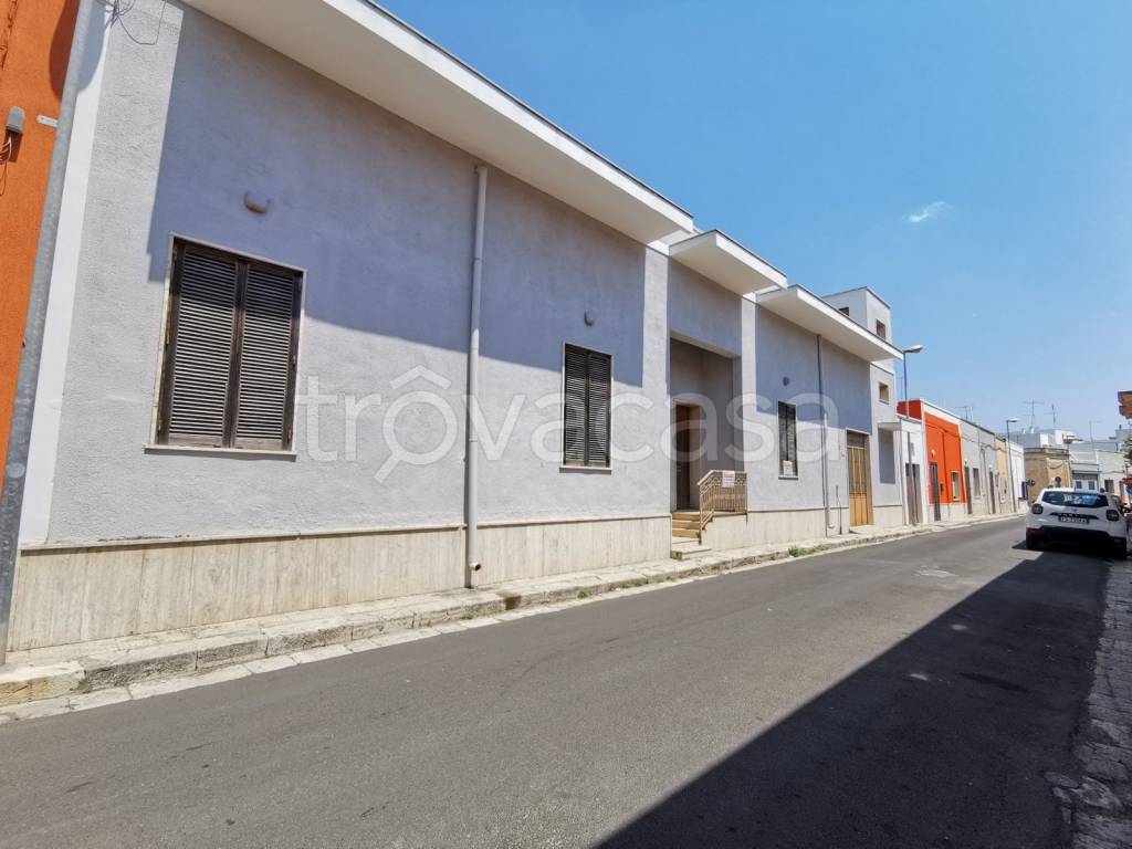 Appartamento in vendita a Squinzano via Giuseppe Garibaldi, 19