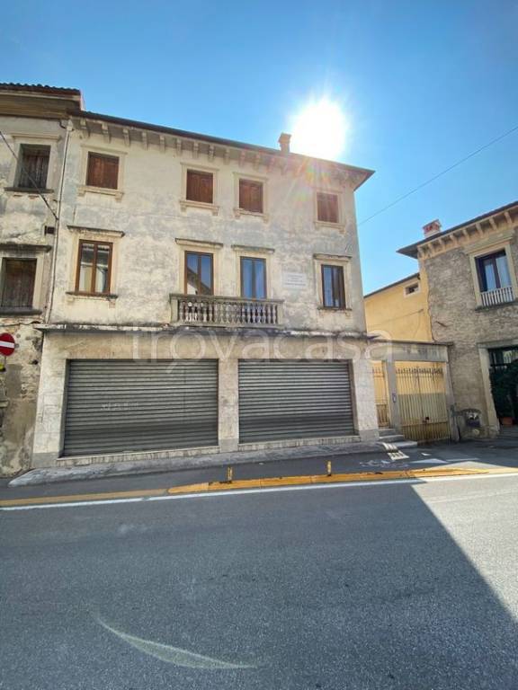 Casa Indipendente in vendita a Vittorio Veneto via Daniele Manin