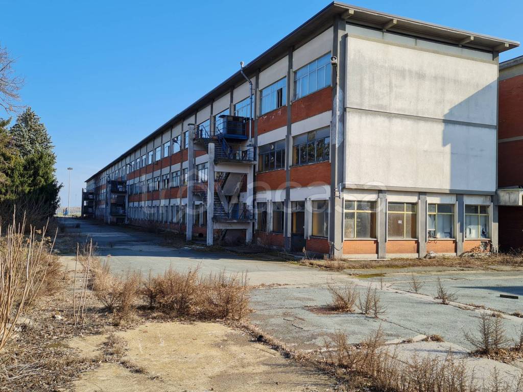 Capannone Industriale in vendita a Santena via Trinità, 80