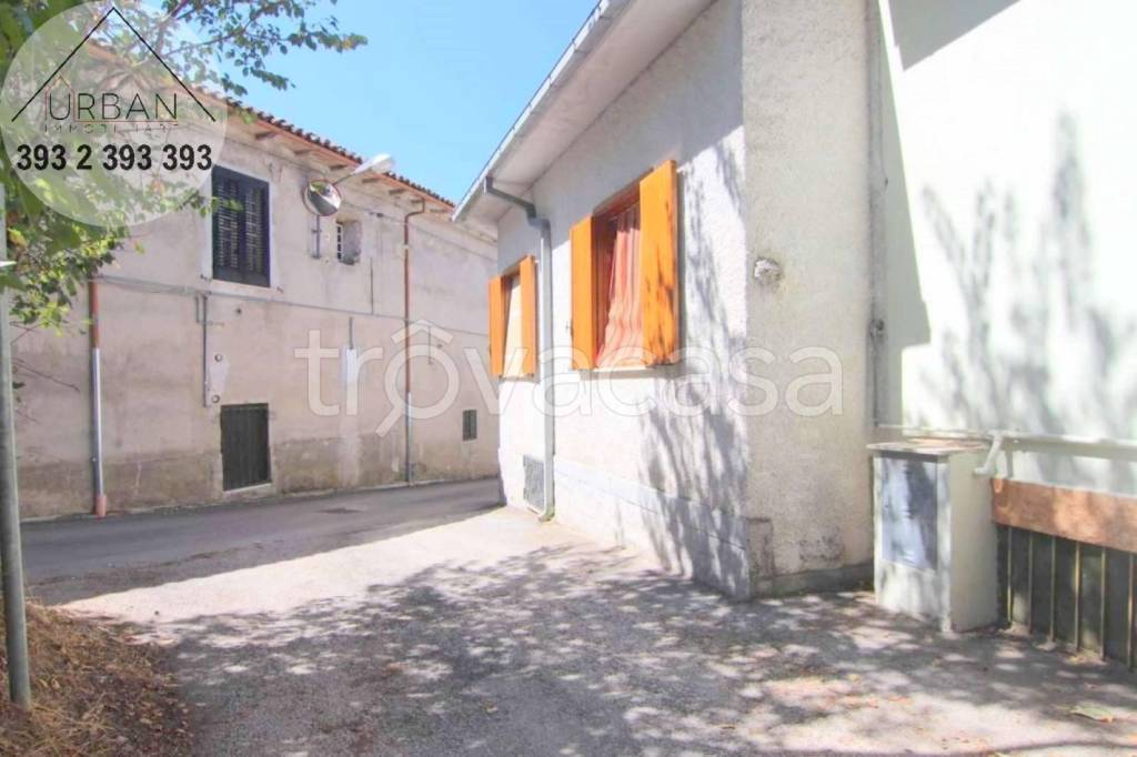 Casa Indipendente in vendita a Pizzoli via Capogrossi, 12