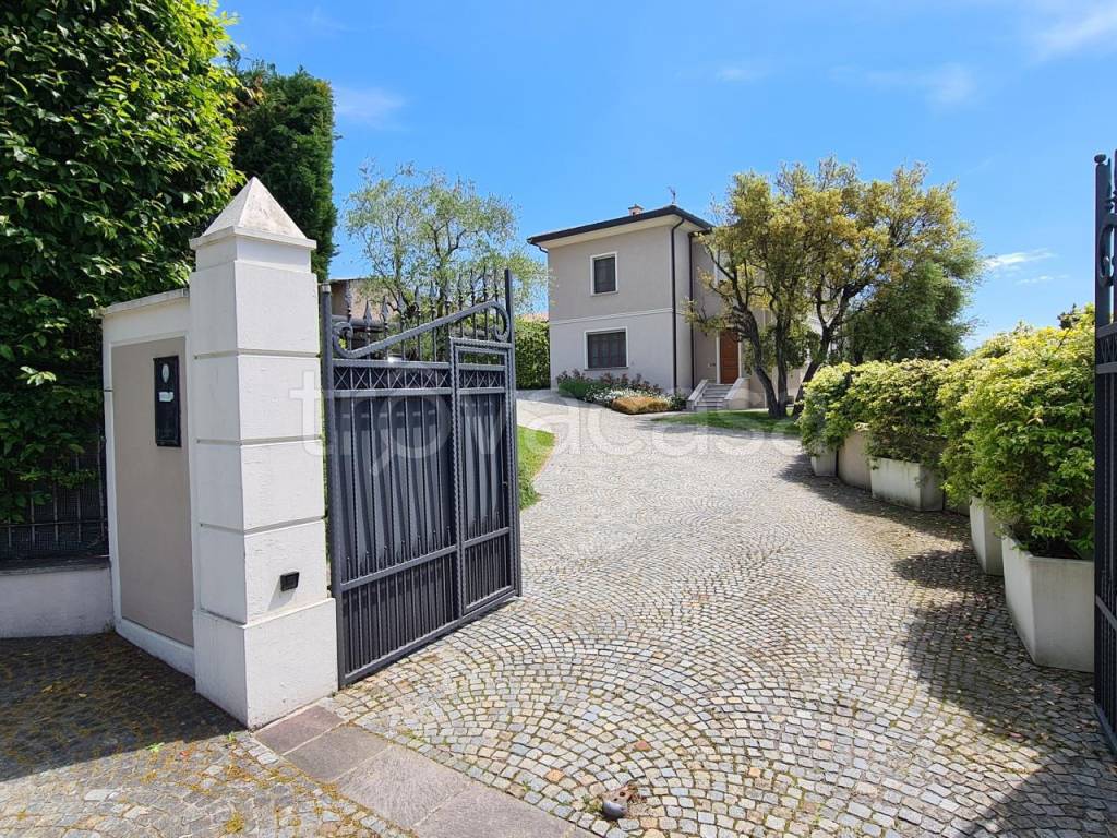 Villa in vendita a Erbusco via Pedergnano Sotto