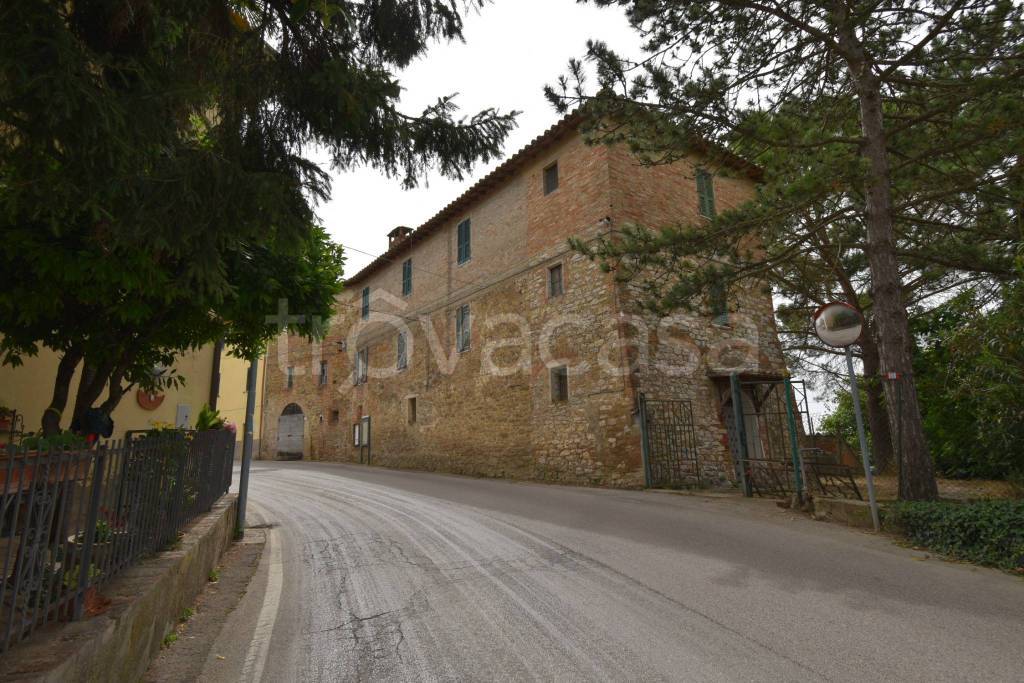 Intero Stabile in vendita a Perugia strada Bagnaia Pilonico Materno, 21