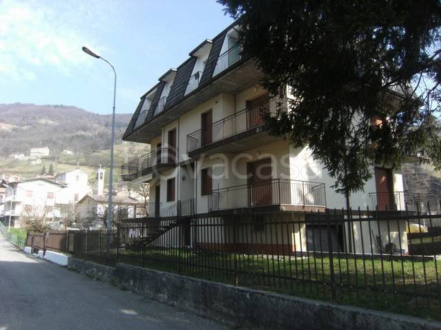 Appartamento in in vendita da privato a Val Brembilla via Alcide De Gasperi, 2