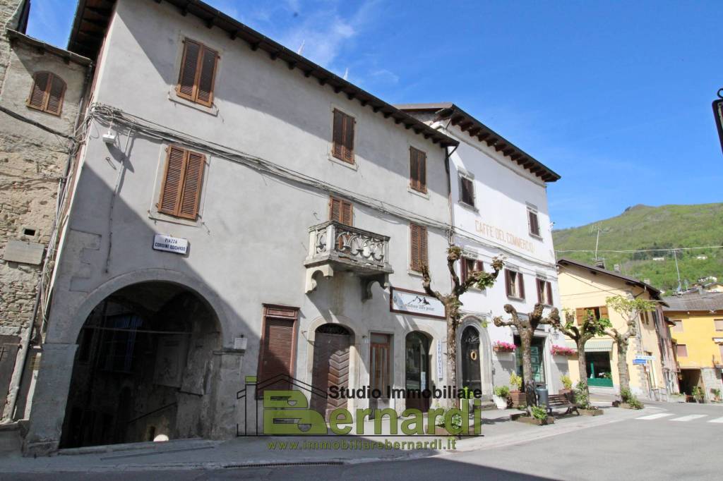 Casa Indipendente in vendita a Fanano piazza Odoardo Corsini