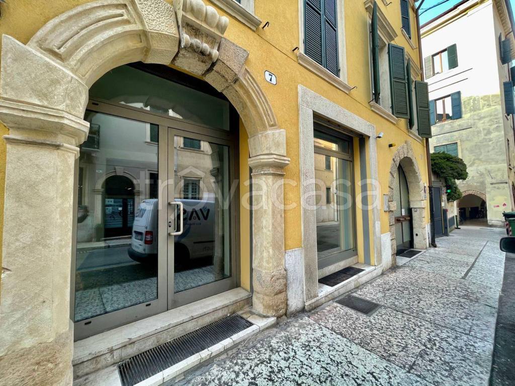 Ufficio in affitto a Verona via Scrimiari, 7