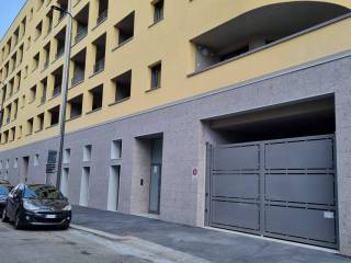 Garage in affitto a milano via termopili, 4