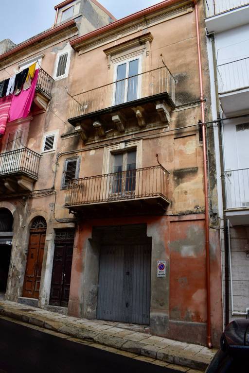 Intero Stabile in vendita a Ragusa via Sant'Anna, 55