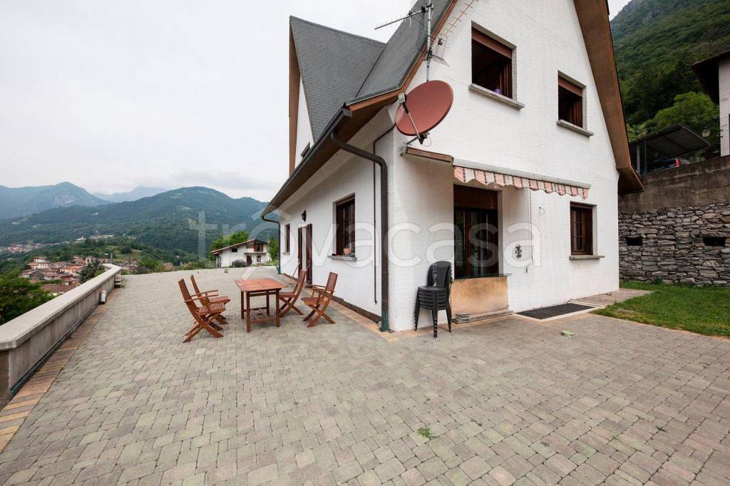 Villa in vendita a Carlazzo via per Gottro