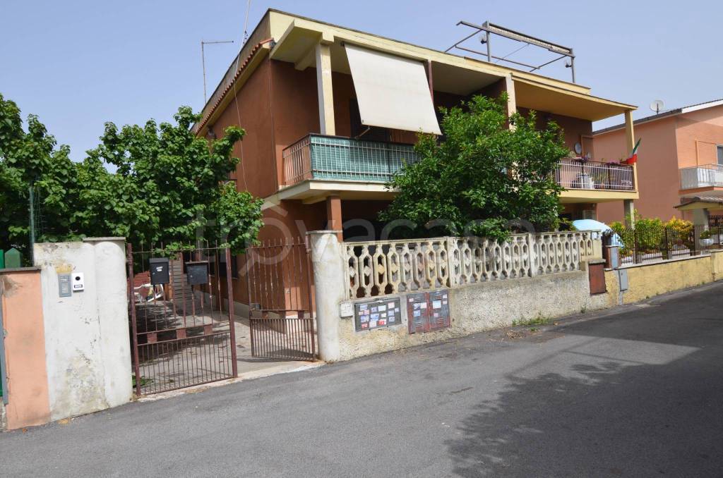 Appartamento in vendita a Roma via Punta Alice, 27