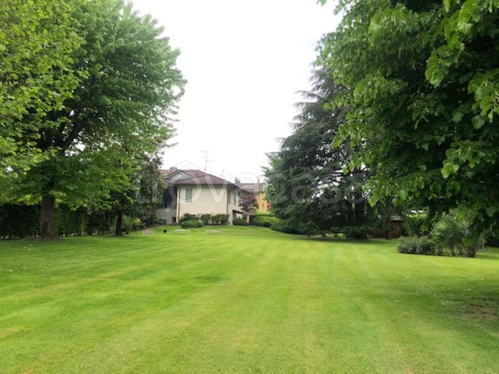 Villa in vendita a Piacenza via Via Leonardi