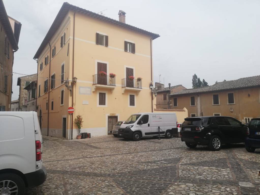 Appartamento in vendita a Otricoli piazza Giuseppe Garibaldi