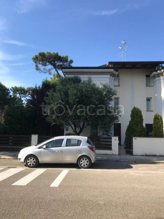 Villa Bifamiliare in in vendita da privato a Ravenna viale delle Sophore