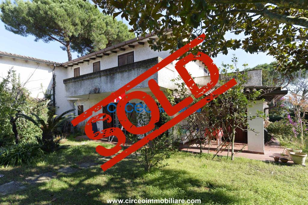 Villa Bifamiliare in vendita a San Felice Circeo via Mediana Vecchia