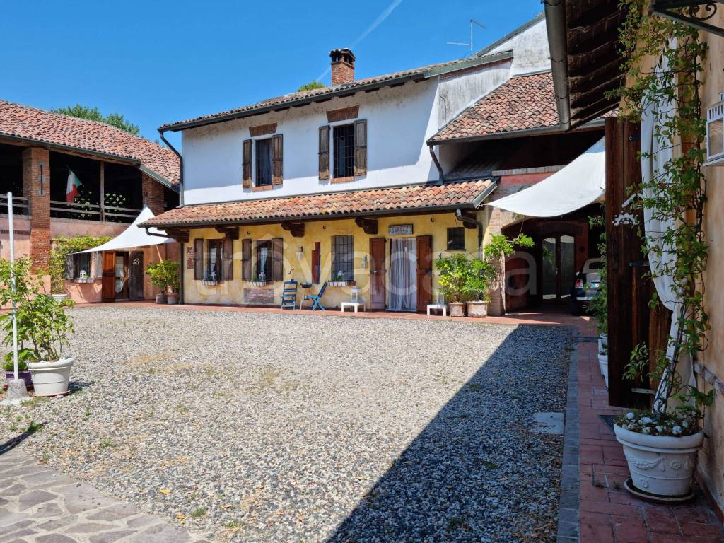 Casale in vendita a Livraga via San Colombano, 11