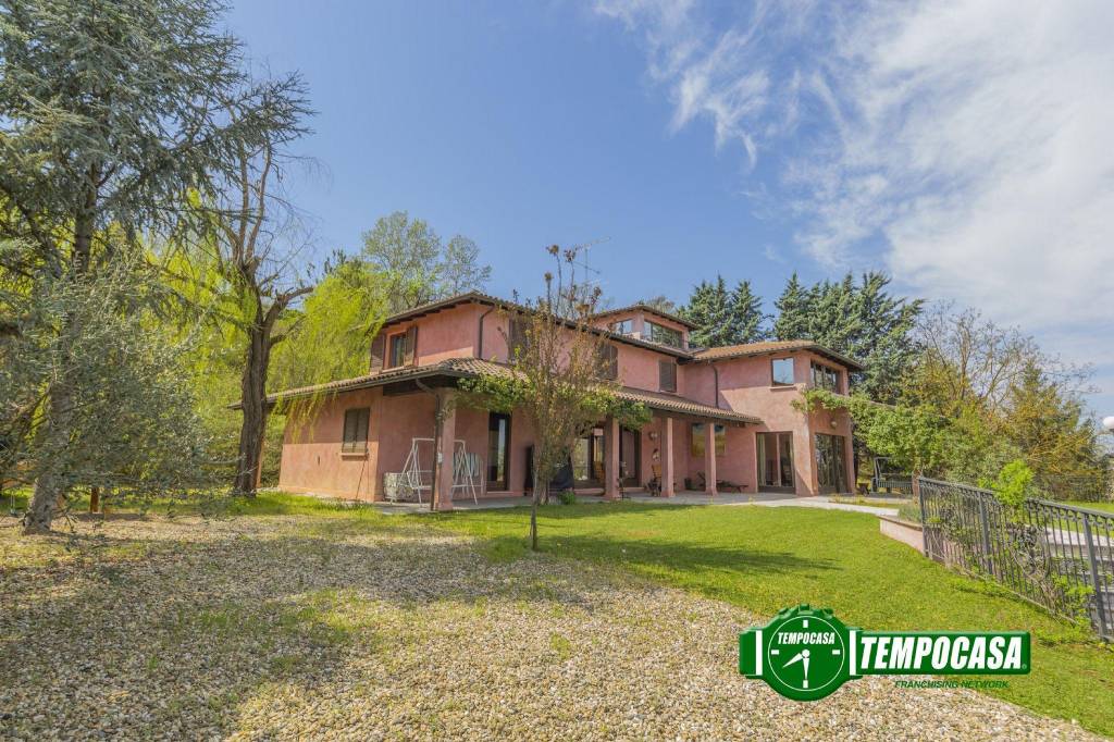 Villa in vendita a Godiasco Salice Terme via Ada Negri