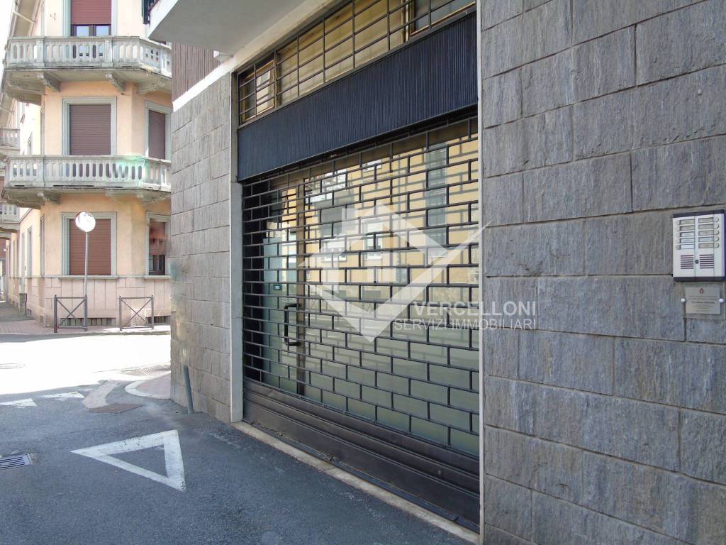 Negozio in vendita a Novara via Giovanni Gnifetti, 40/a