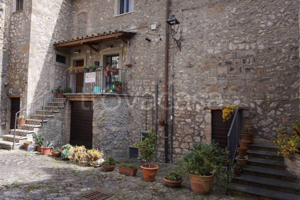 Appartamento in vendita a Castiglione in Teverina piazza s. Giovanni s.n.c