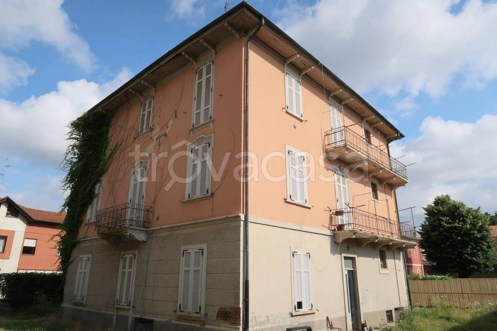 Villa in vendita a Samarate via Contardo Ferrini, 14