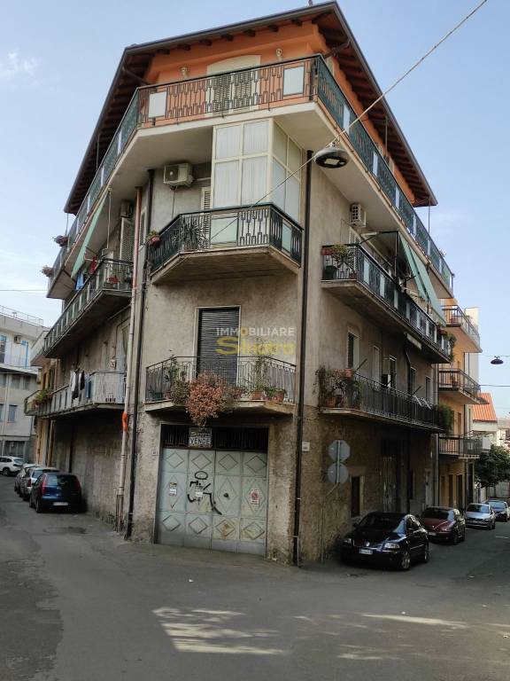 Garage in vendita a Paternò via Liguria, 14