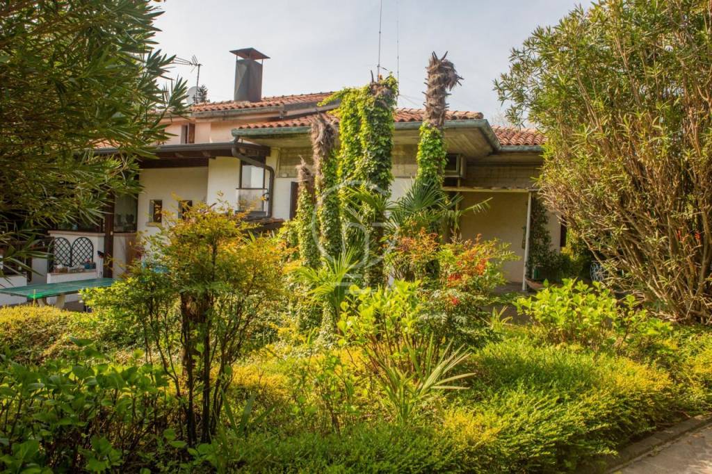 Villa in vendita a Soiano del Lago via 10 Giornate, 7