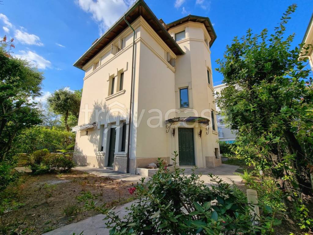 Villa in vendita a Pesaro viale Trieste
