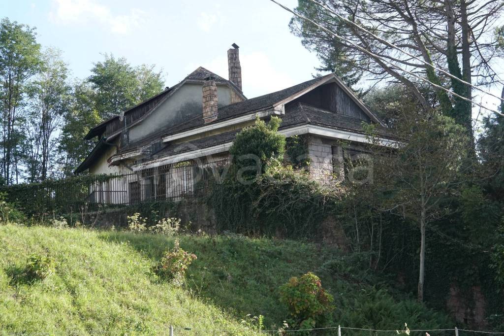 Villa in in vendita da privato a Besano via Gastaldi, 14