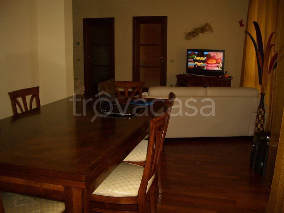 Appartamento in in vendita da privato a Lecco via Ugo Foscolo, 38