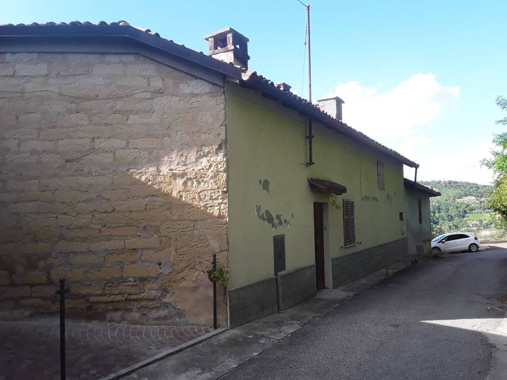 Casa Indipendente in in vendita da privato a Grazzano Badoglio via Pero Uccellino