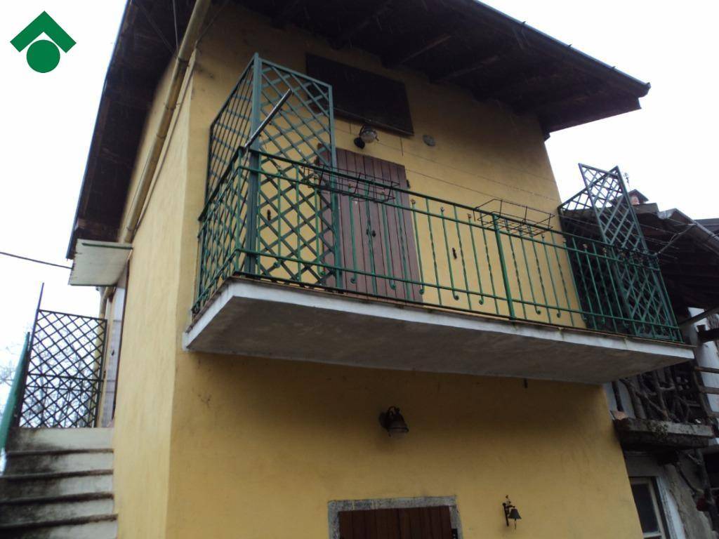 Casa Indipendente in vendita a Somma Lombardo piazza s. Sebastiano, 5