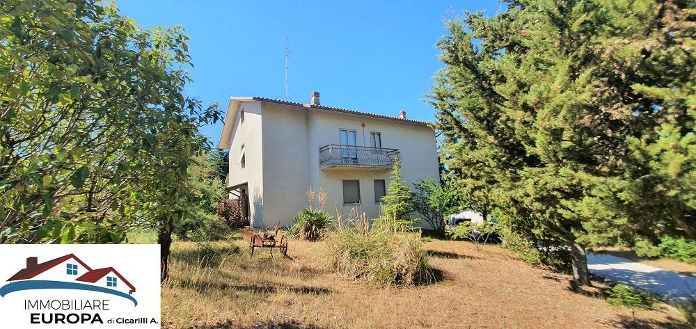 Villa Bifamiliare in vendita a Macerata contrada Alberotondo