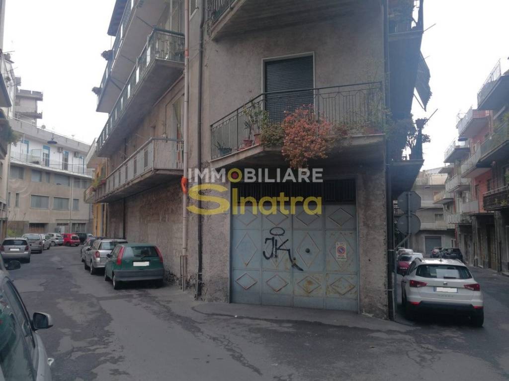 Magazzino in vendita a Paternò via Liguria, 14