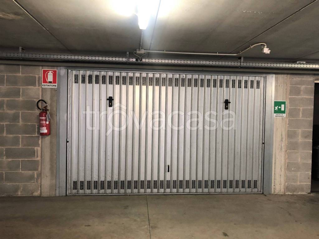 Garage in vendita a Segrate via Giavanni Caboto