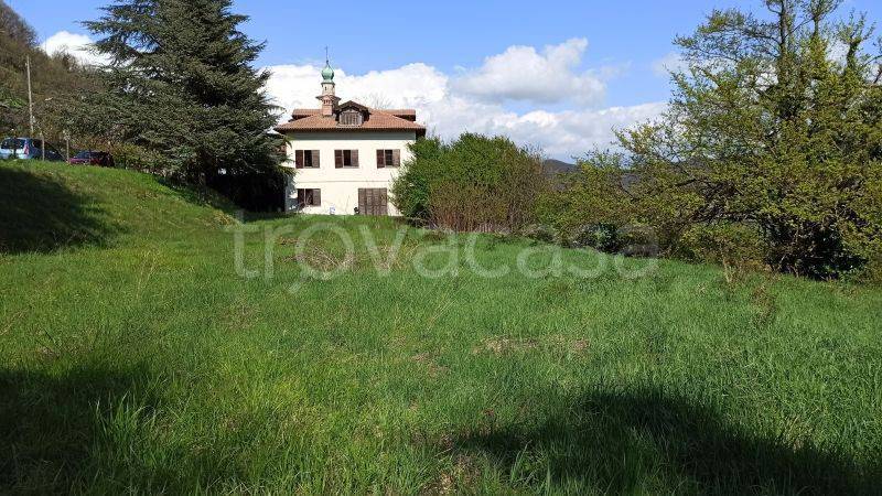 Villa Bifamiliare in vendita a Isola del Cantone frazione Borlasca