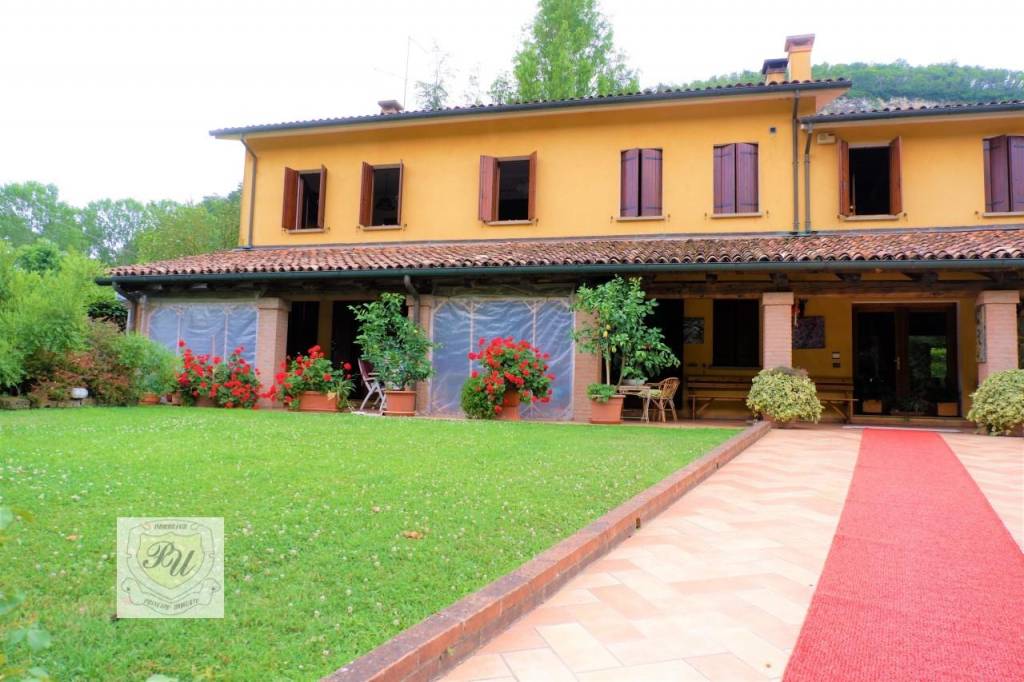 Villa in vendita a Cinto Euganeo via principe umberto 54/b