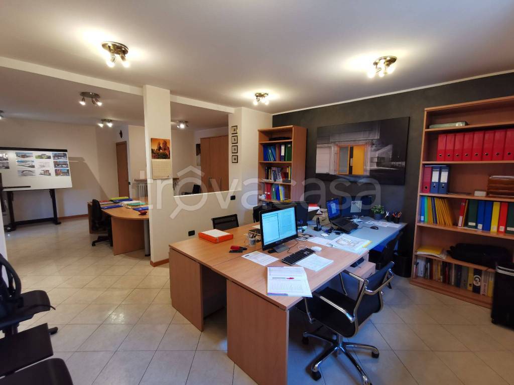 Ufficio in in affitto da privato a Stezzano via Guglielmo Oberdan, 2