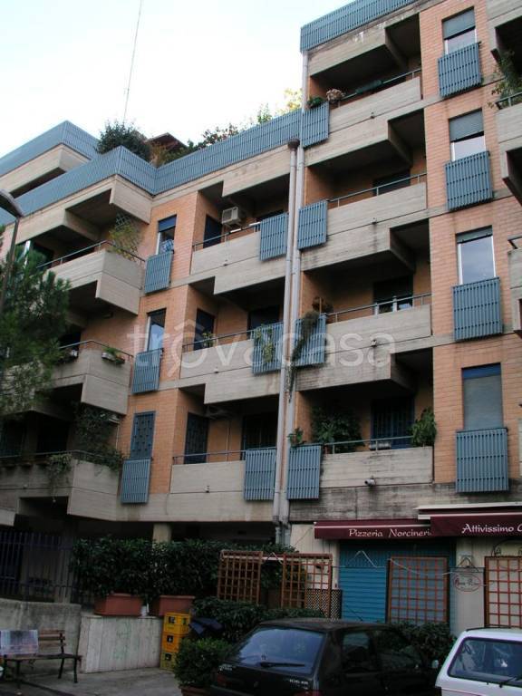 Appartamento in vendita a Bari via Pietro Nenni,11-13