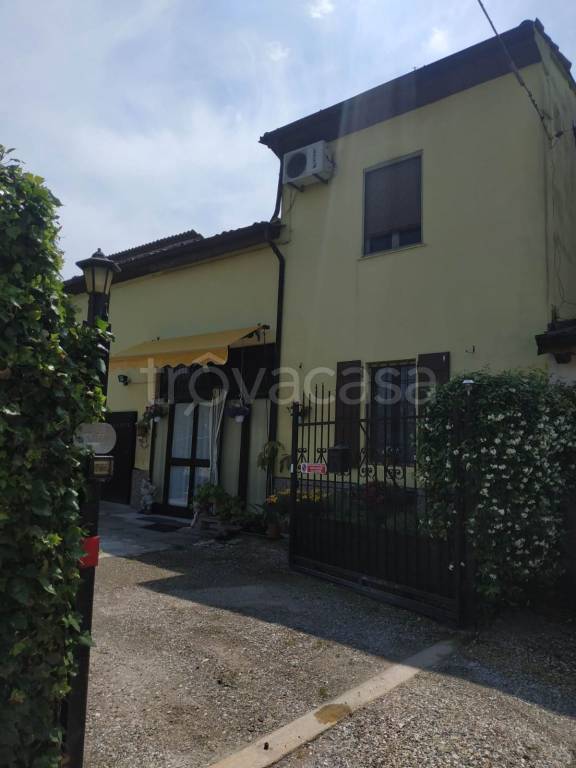 Casa Indipendente in in vendita da privato a Castelvetro Piacentino via Dosso, 13