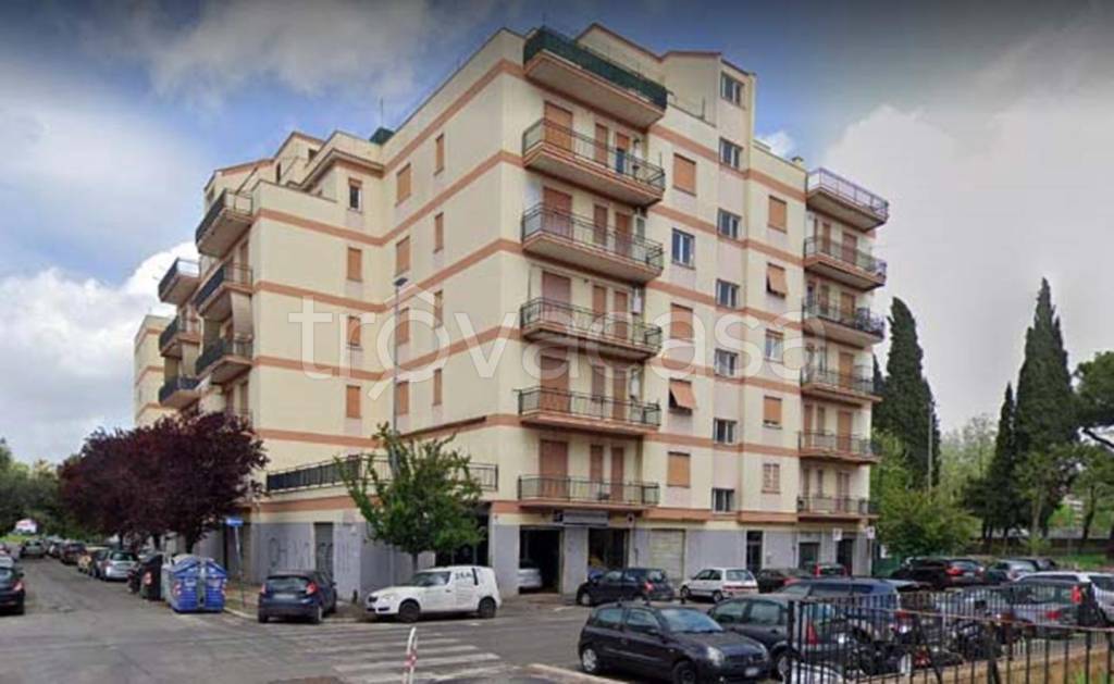 Appartamento in vendita a Roma via dei Crispolti,89
