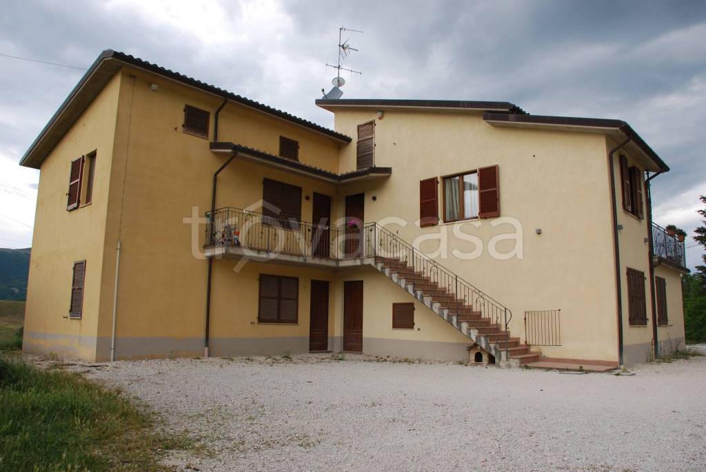 Villa Bifamiliare in in vendita da privato a Camerino via Località Caselle, 14