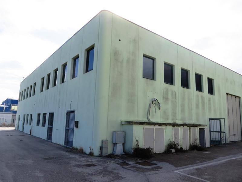 Capannone Industriale in vendita a Porto Recanati via Santa Maria in Potenza