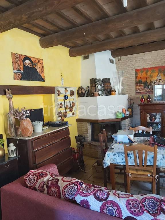 Casa Indipendente in vendita a Fabriano strada Statale della Val d'Esino, 149